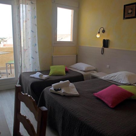 Hotel De La Plage 2 Etoiles Valras-Plage Room photo