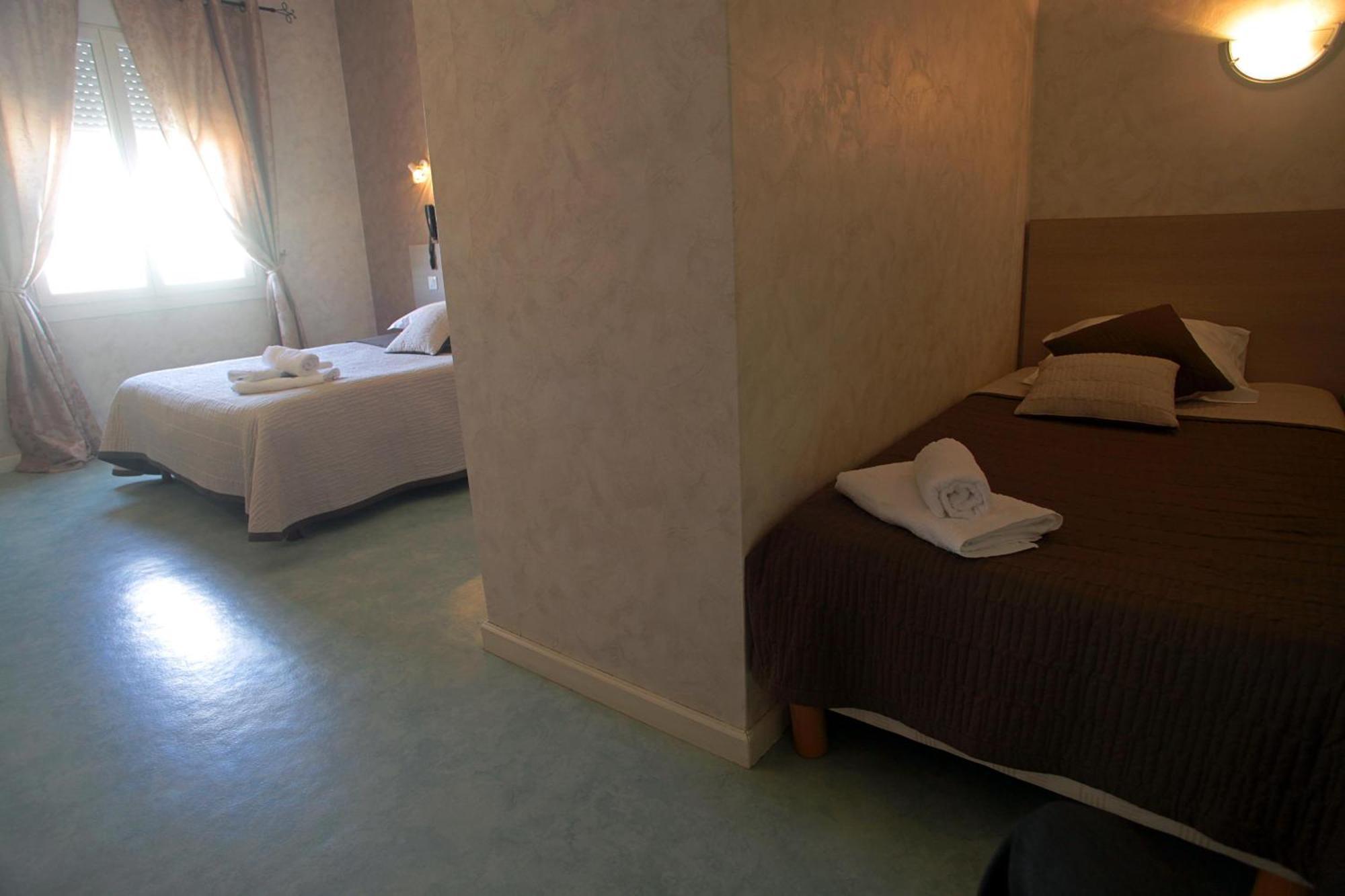 Hotel De La Plage 2 Etoiles Valras-Plage Room photo