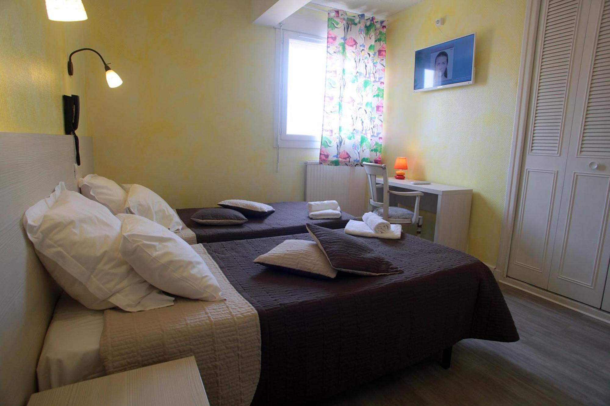 Hotel De La Plage 2 Etoiles Valras-Plage Room photo