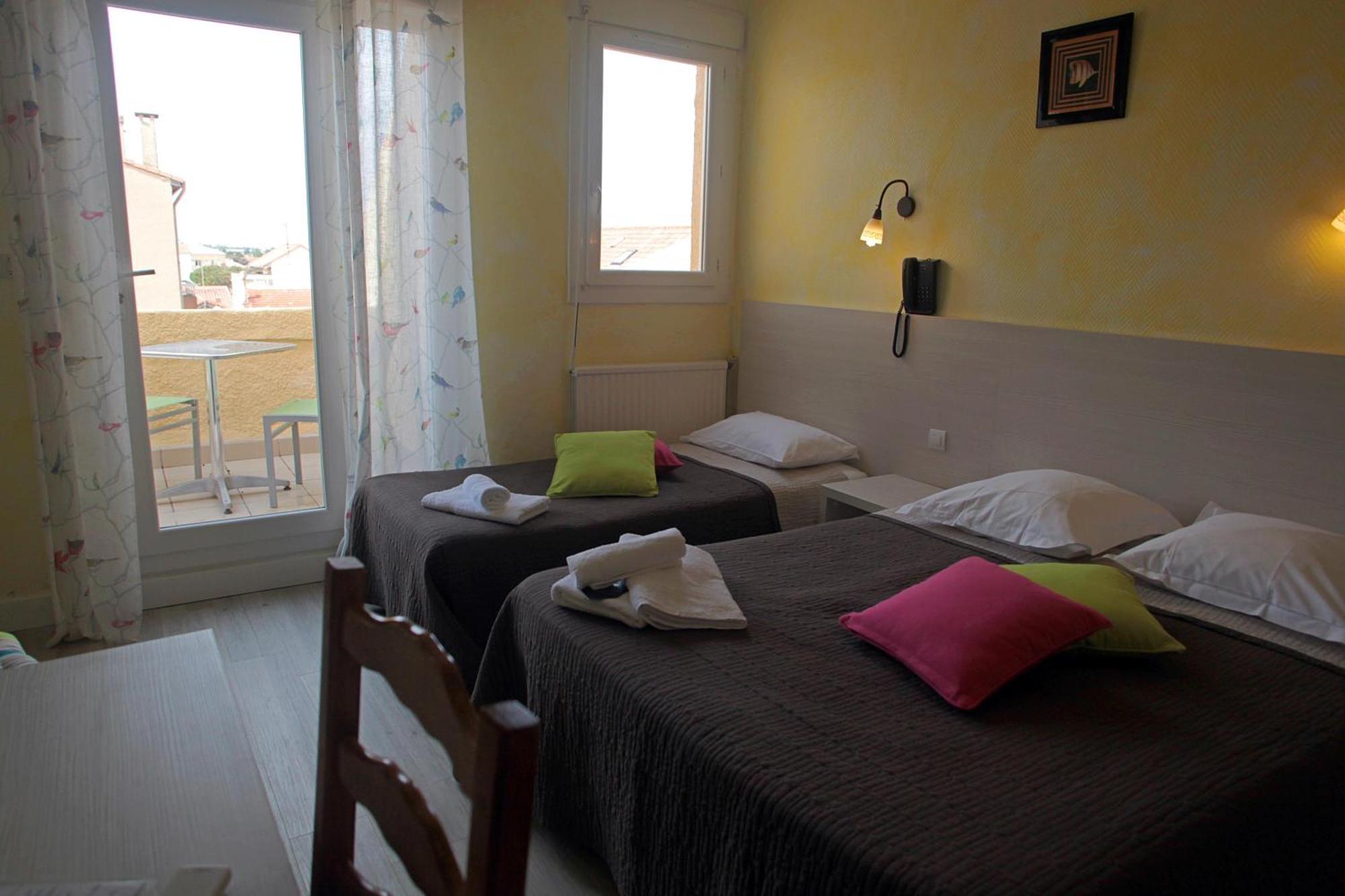 Hotel De La Plage 2 Etoiles Valras-Plage Room photo